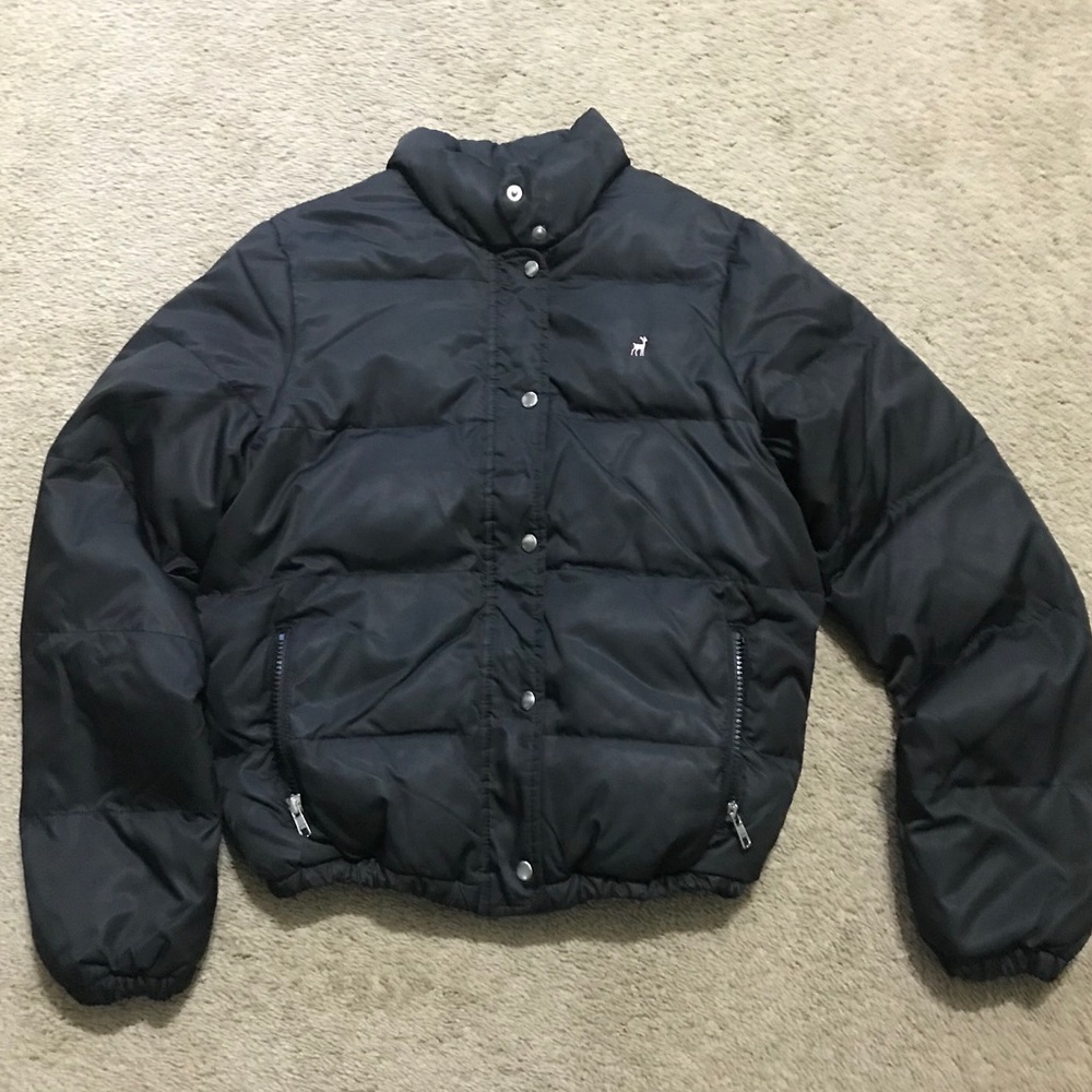 Used black Old Navy puffer jacket in XS